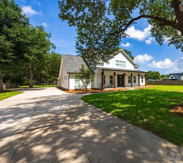 7462 Woodside Rd, Pensacola FL 32526 exterior