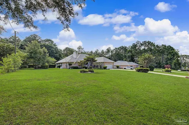 5775 Whispering Woods Dr property photo