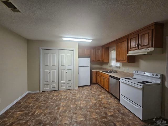 2040 E Roberts Rd, Pensacola FL 32534 photo 3