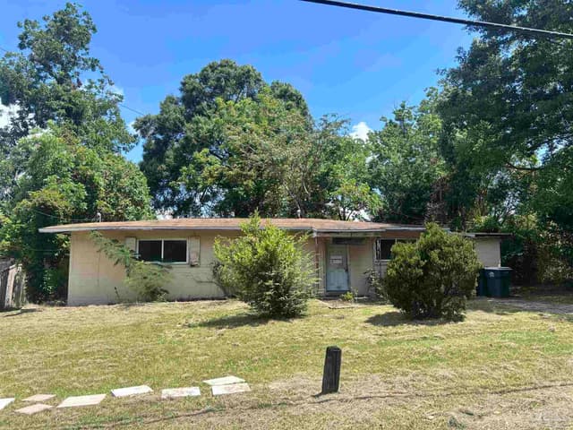 5040 Fairfield Dr, Pensacola FL 32506 exterior