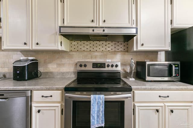 910 E Horner St, Atmore AL 36502 photo 8