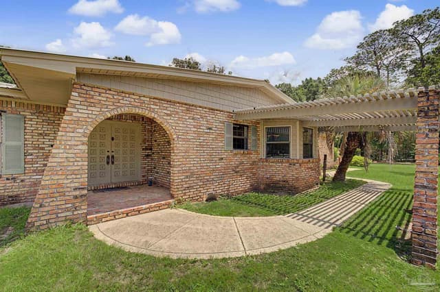 5580 Woodridge Dr property photo