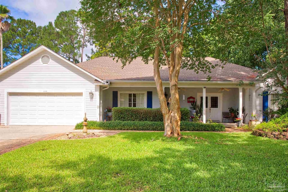 1335 Tour Dr, Gulf Breeze FL 32563 photo 1