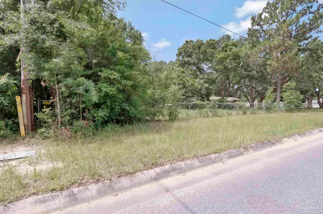 1903 John Carroll Dr, Pensacola FL 32504 exterior
