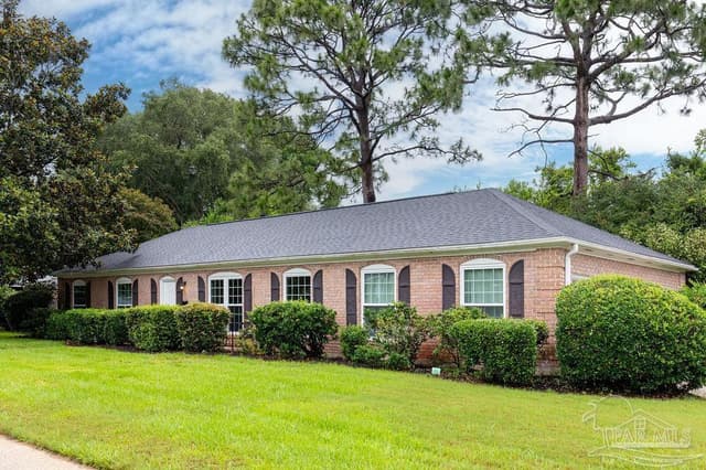 4180 Kingsberry Dr, Pensacola FL 32504 exterior