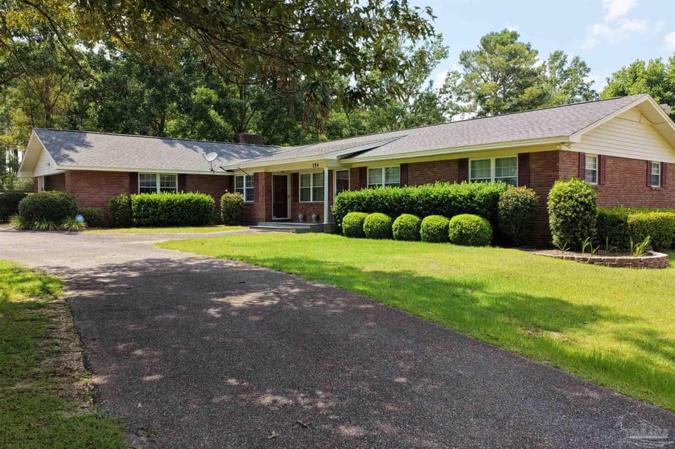 154 Perry Ln, Atmore AL 36502 photo 1