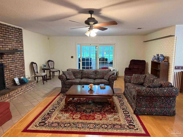 154 Perry Ln, Atmore AL 36502 photo 4