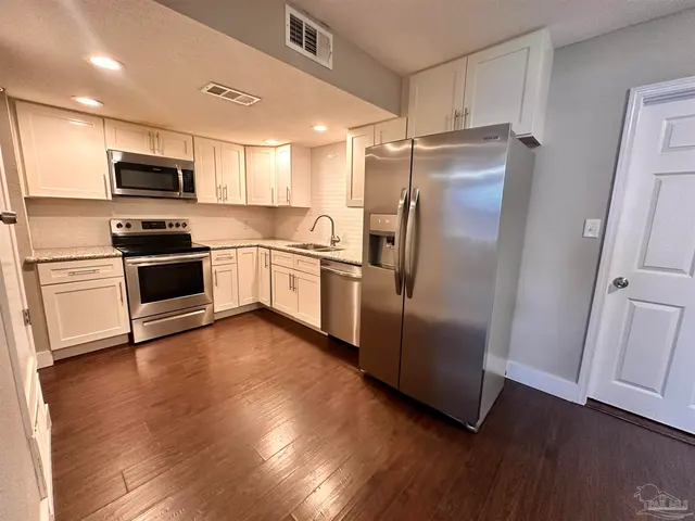 980 Zarragossa St property photo