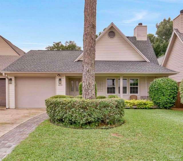 4233 Spanish Trail Pl, Pensacola FL 32504 exterior