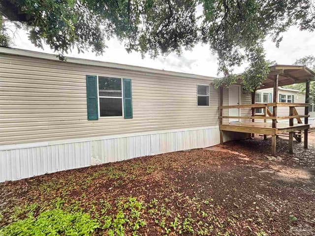 1816 St Mary Dr, Gulf Breeze FL 32563 exterior