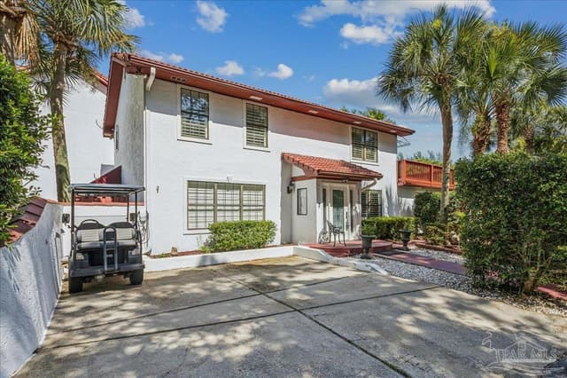 1834 W Smugglers Cove Dr, Gulf Breeze FL 32563 exterior