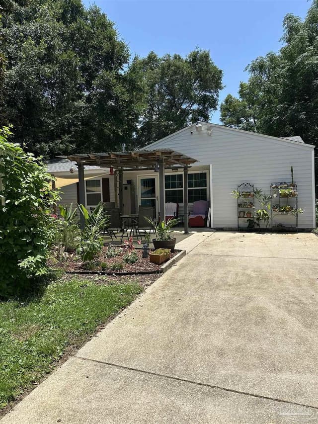 4679 Oakland Dr, Pensacola FL 32526 exterior