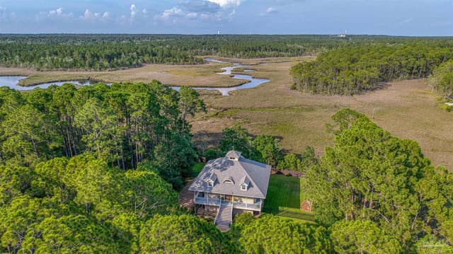 4596 Bayside Dr, Milton FL 32583 exterior