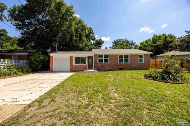 402 Rue Max St, Pensacola FL 32507 exterior