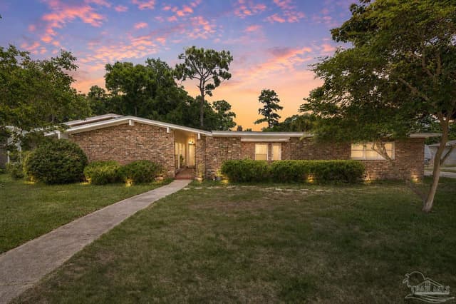 7970 Lancelot Dr, Pensacola FL 32514 exterior