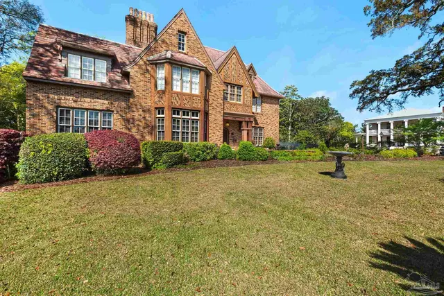 1125 N Spring St, Pensacola FL 32501 exterior
