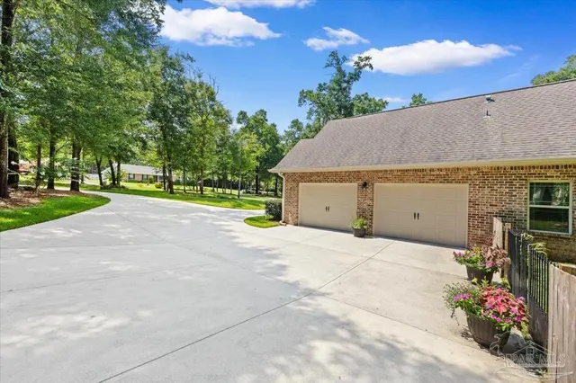 5224 Emerald Dr property photo