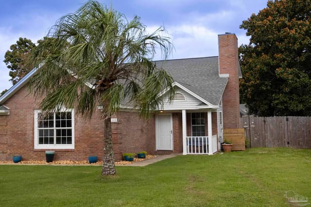 1515 Mariners Cir, Gulf Breeze FL 32563 exterior