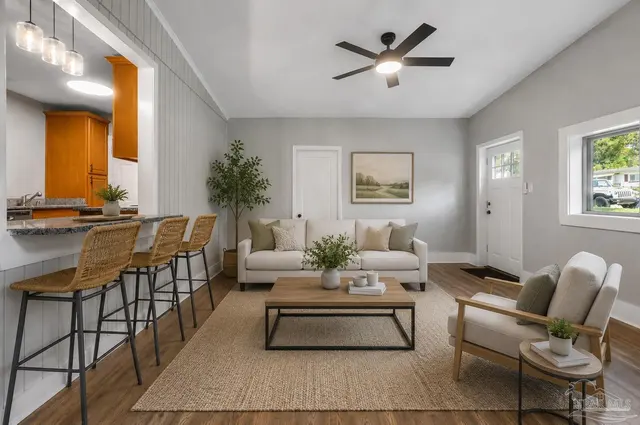 910 Artesian Ave property photo