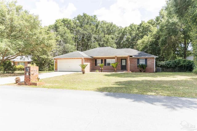 5144 Westport Dr, Milton FL 32570 exterior
