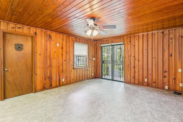 7621 Lodge Dr property photo