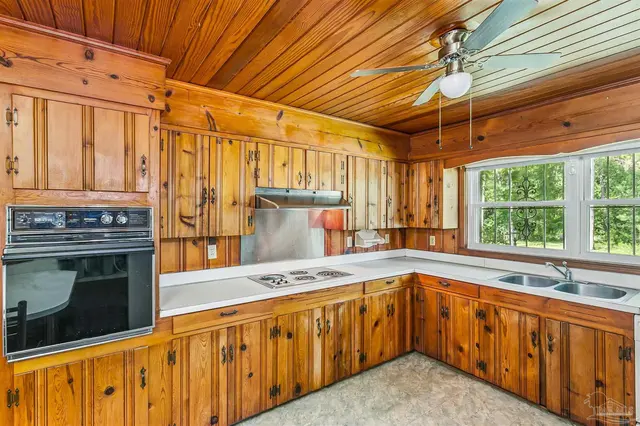 7621 Lodge Dr property photo