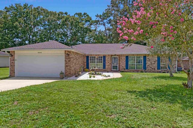 2040 Winners Cir, Cantonment FL 32533 exterior