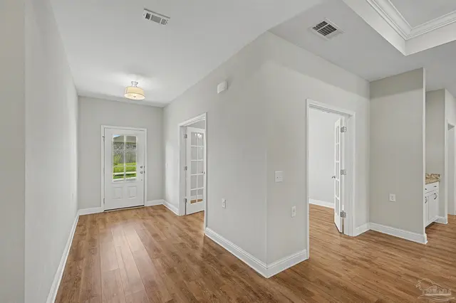 400 Broadleaf Cir property photo