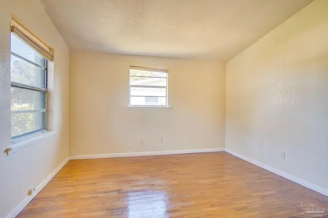 3411 Yonge St property photo