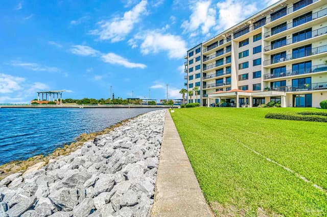 105 Port Royal Way, Pensacola FL 32502 exterior