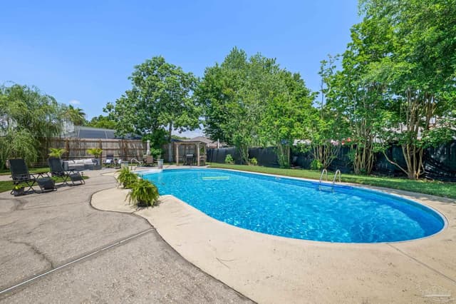 3900 E Tiger Point Blvd, Gulf Breeze FL 32563 exterior