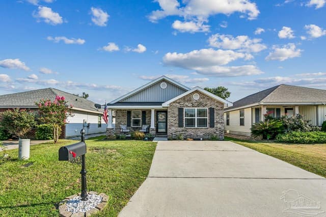 143 Cottage View Dr, Pensacola FL 32507 exterior