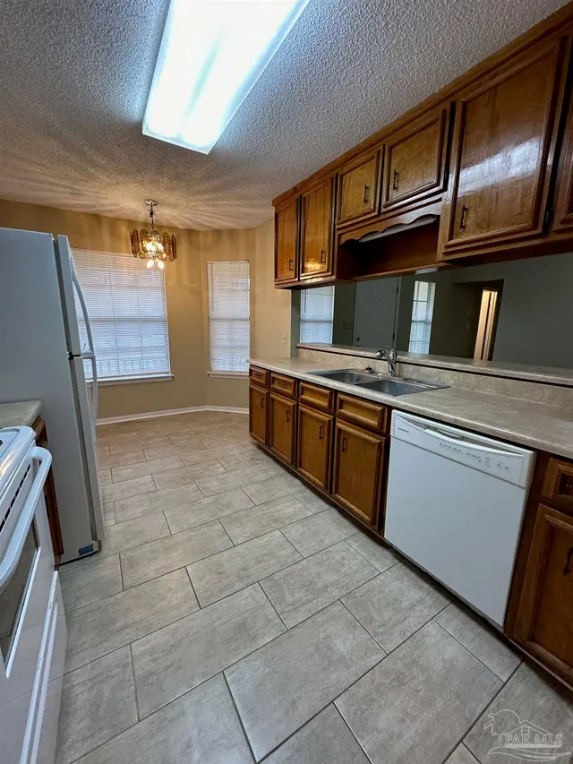 2374 Windstone Dr property photo