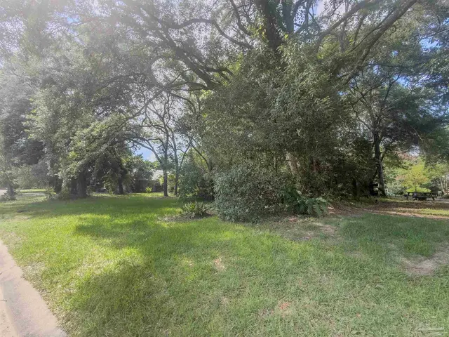410 Twin Lakes Dr property photo