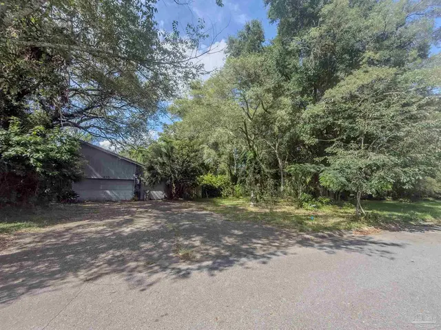 410 Twin Lakes Dr property photo