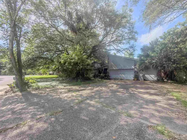 410 Twin Lakes Dr property photo