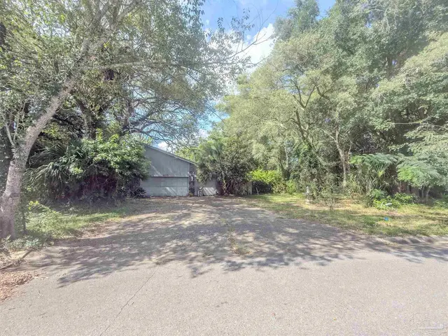 410 Twin Lakes Dr property photo