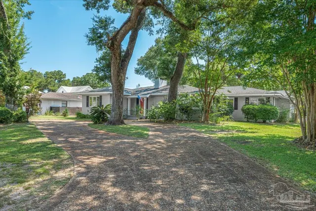 15 Lakeside Dr property photo