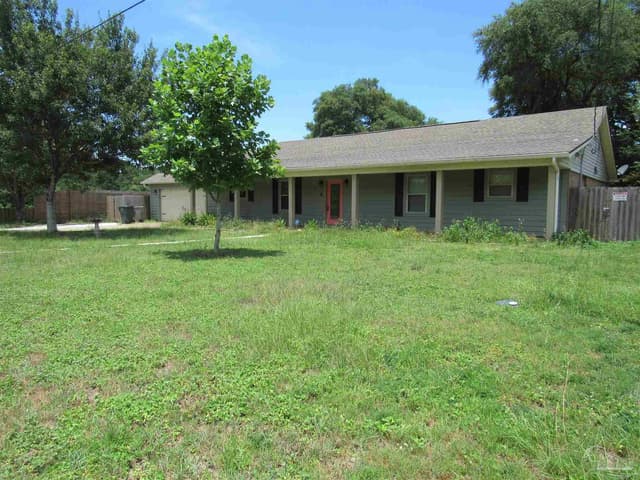 8364 Stanton Pl, Pensacola FL 32526 exterior