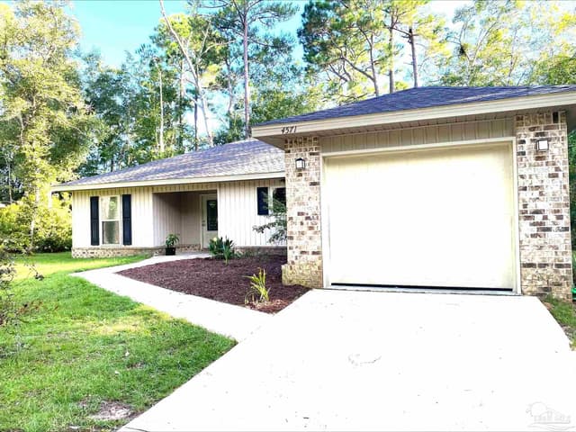 4571 Sunlight Cir, Milton FL 32583 exterior