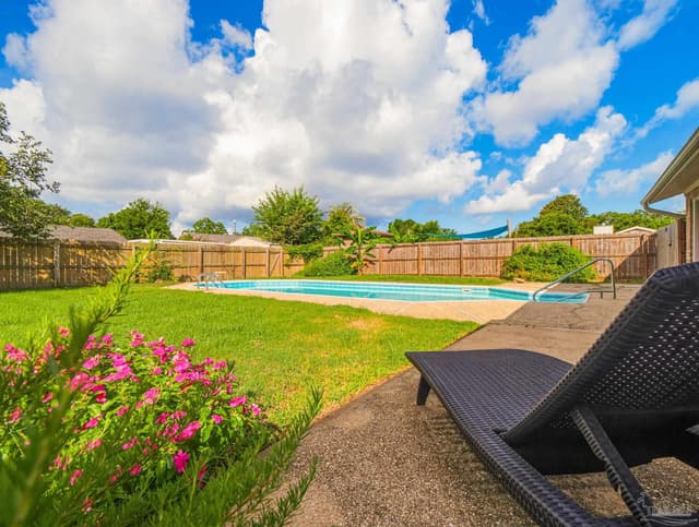 3585 Riddick Dr, Pensacola FL 32504 exterior