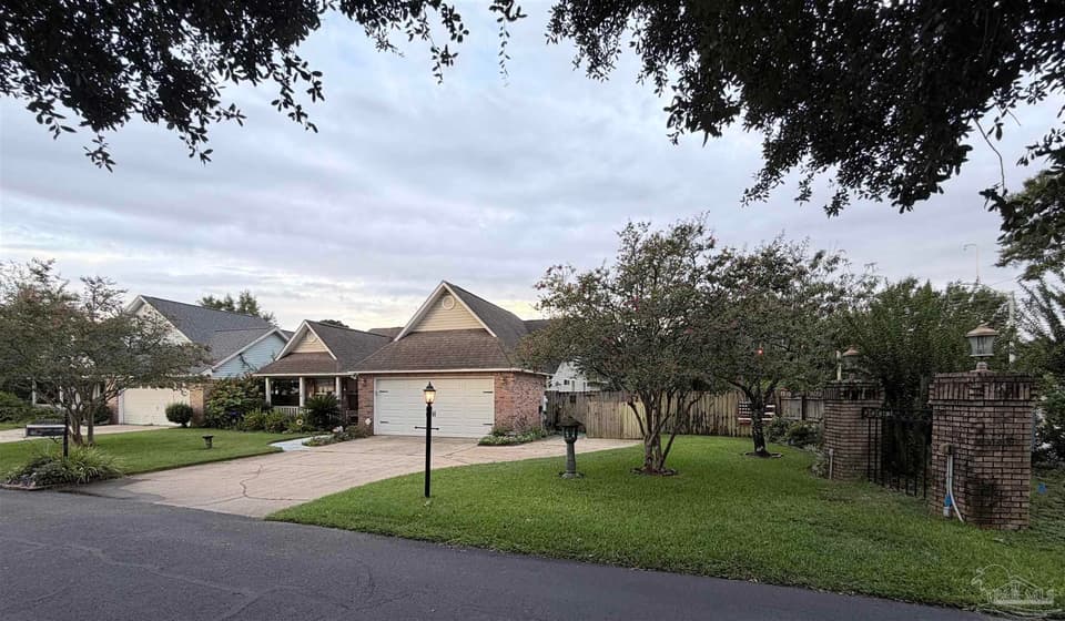 4200 Spanish Trail Pl, Pensacola FL 32504 photo 1