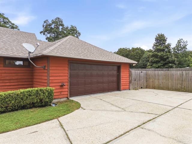 6813 Cedar Ridge Dr property photo