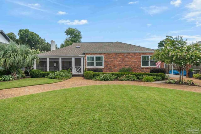 914 Fairway Dr property photo