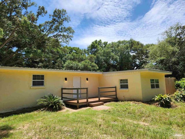 300 Louisiana Dr, Pensacola FL 32505 exterior