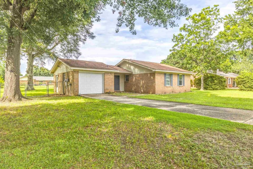 4886 Andrea Ln, Pace FL 32571 photo 1