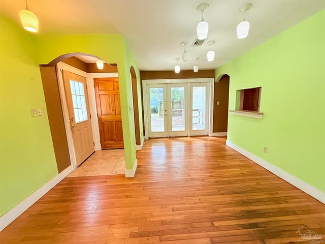 732 Woodmere Dr property photo