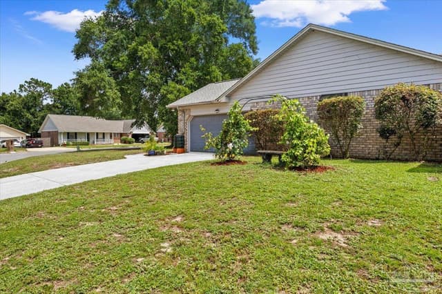 7967 Briaroak Dr property photo
