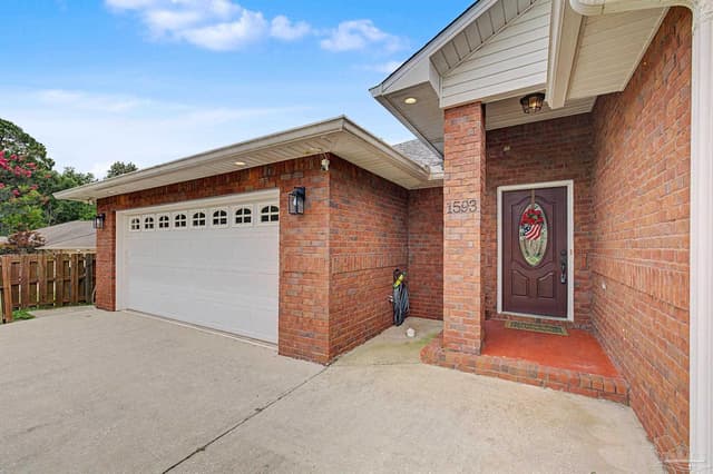 1593 Hunters Creek Cir, Cantonment FL 32533 photo 2