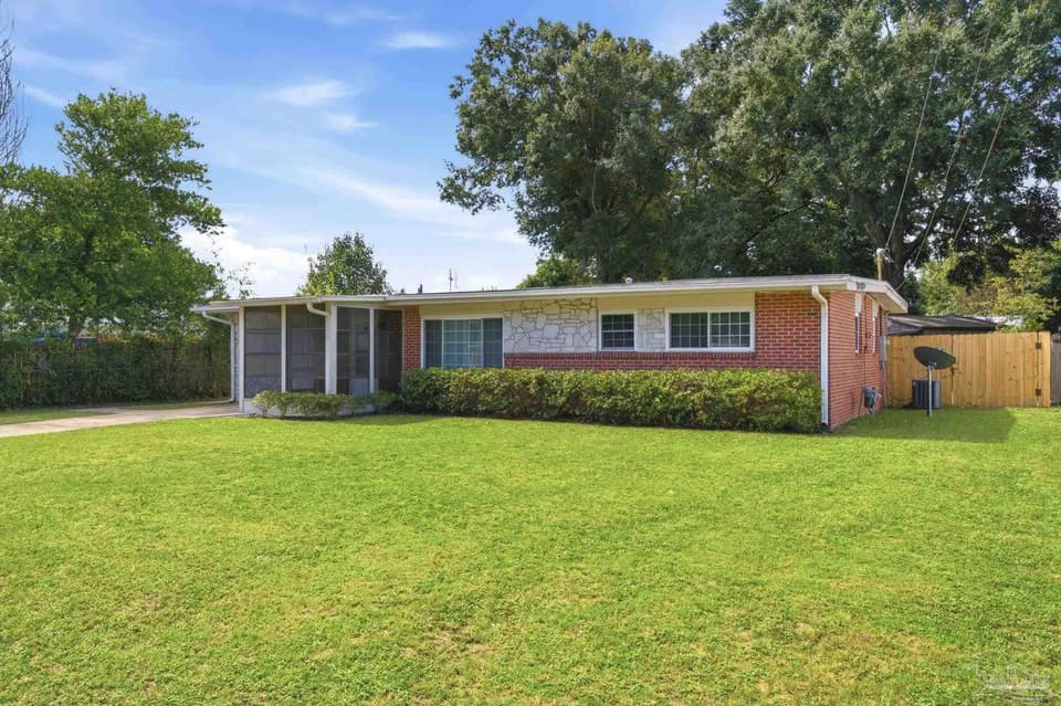 6517 Robin Ave, Milton FL 32570 photo 1
